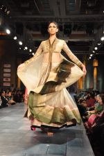 Model walks the ramp for Manish Malhotra Designs at Mijwan Sonnets in Fabric 2012 in Grand Hyatt, Mumbai on 3rd Sept 2012 (121).JPG